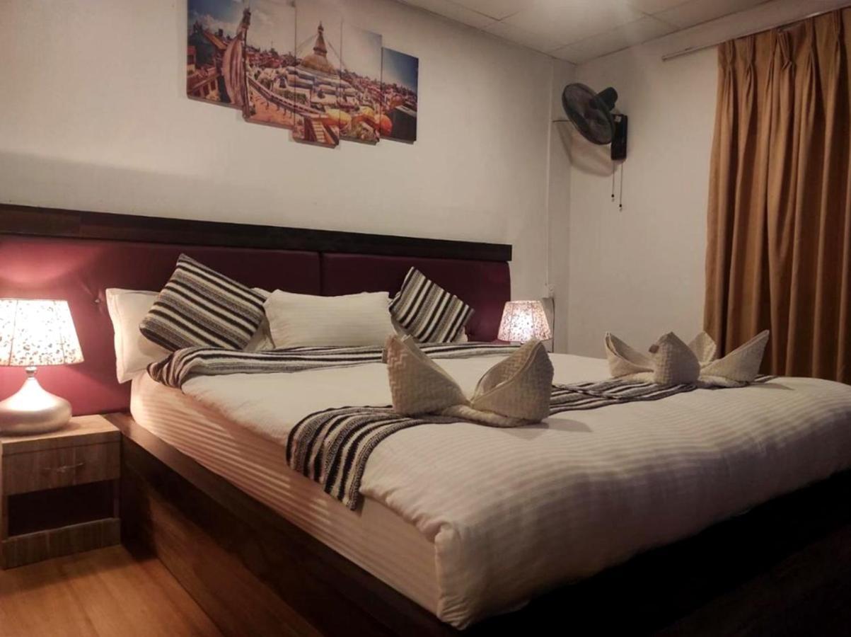 The Glasshouse Hotel Kawasoti Экстерьер фото