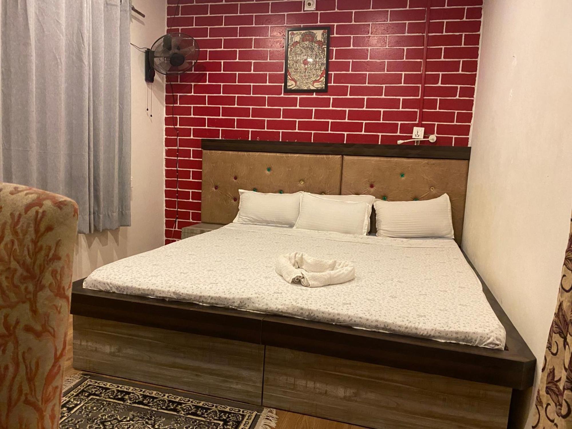 The Glasshouse Hotel Kawasoti Экстерьер фото