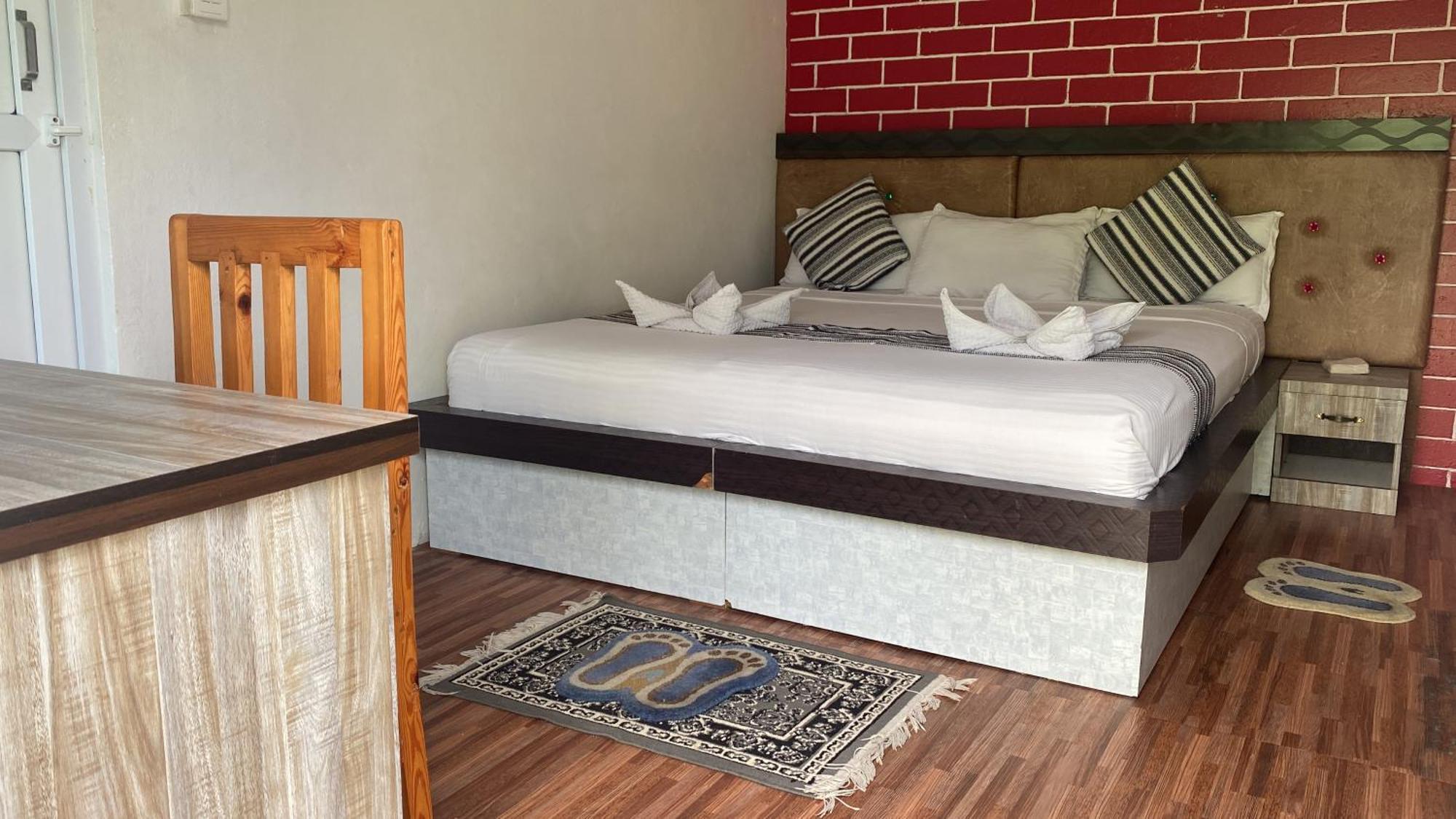 The Glasshouse Hotel Kawasoti Экстерьер фото
