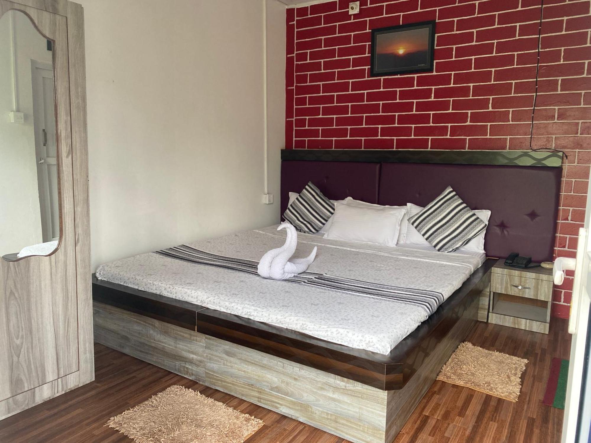 The Glasshouse Hotel Kawasoti Экстерьер фото